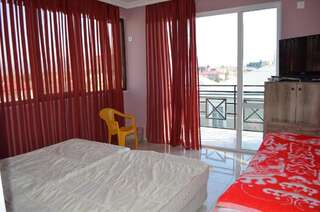 Курортные отели Hotel Near the Sea Кобулети Трехместный номер с балконом-25