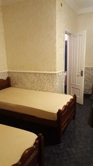 Курортные отели Hotel Near the Sea Кобулети Четырехместный номер с собственной ванной комнатой-2